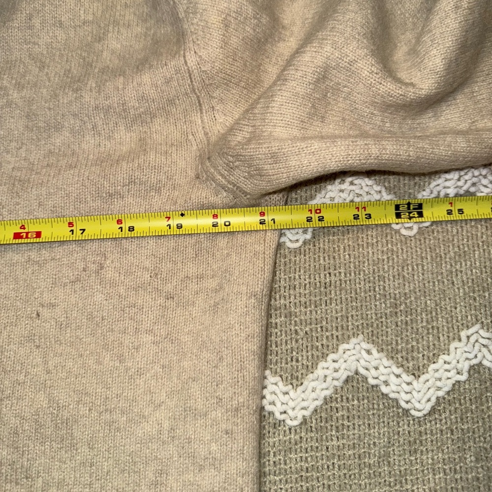 Seaton cashmere Beige Sweater with Seahorse Design - Picture 5 of 6